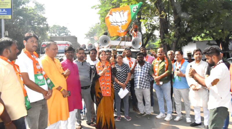 कमलरथ के साथ प्रचार हेतु निकली पूर्णिमा साहू