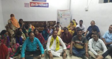 थाना के सामने धरणे पर शम्भूनाथ चौधरी