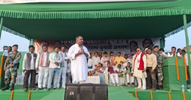झरिया में चुनावीसभा को सम्बोधित करते बन्ना गुप्ता