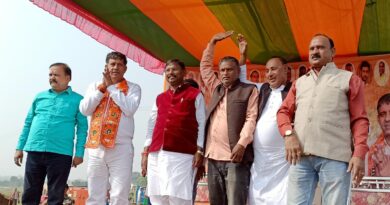 चुनावी सभा को सम्बोधित करते अर्जुन मुंडा