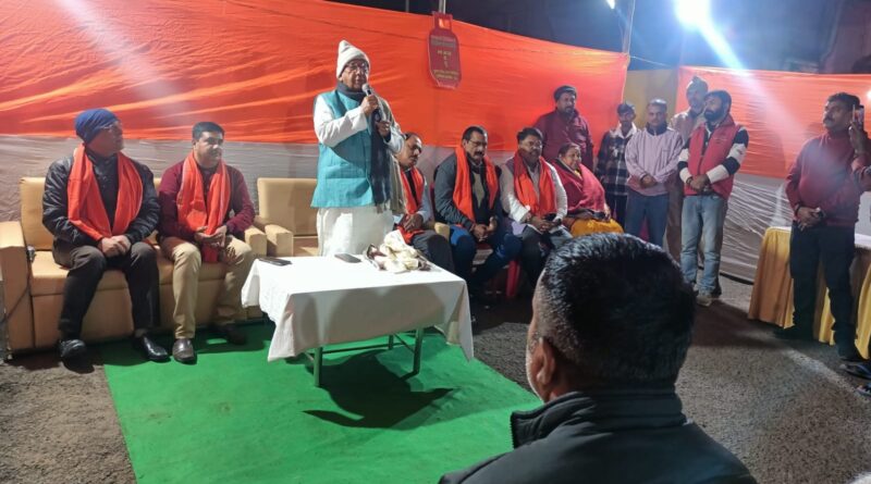 लोगों को सम्बोधित करते विधायक सरयू राय