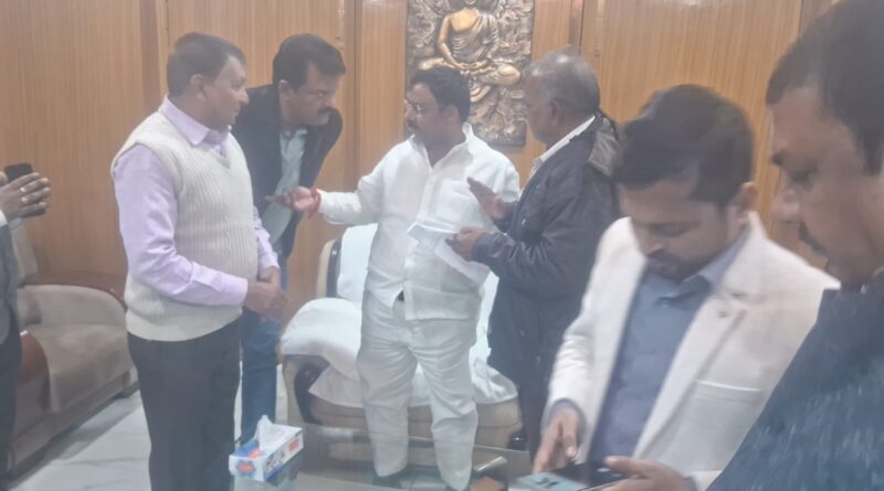 मंत्री को ज्ञापन सौपते कन्वाई संघ के प्रतिनिधि