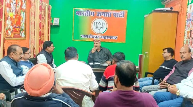 महानगर भाजपा की अध्यक्षता करते सुधांशु ओझा