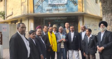 सम्मान कार्यक्रम में उपस्थित अधिवक्तागण